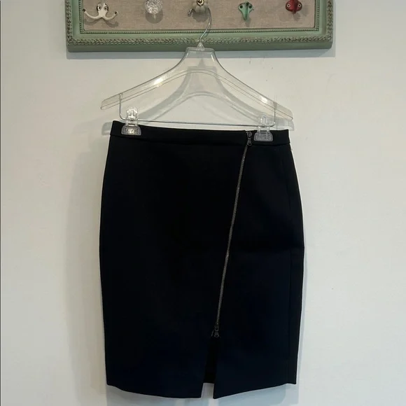 J. Crew Black Career Pencil Skirt with Diagonal Zipper Womens size 6 new - Picture 1 of 4